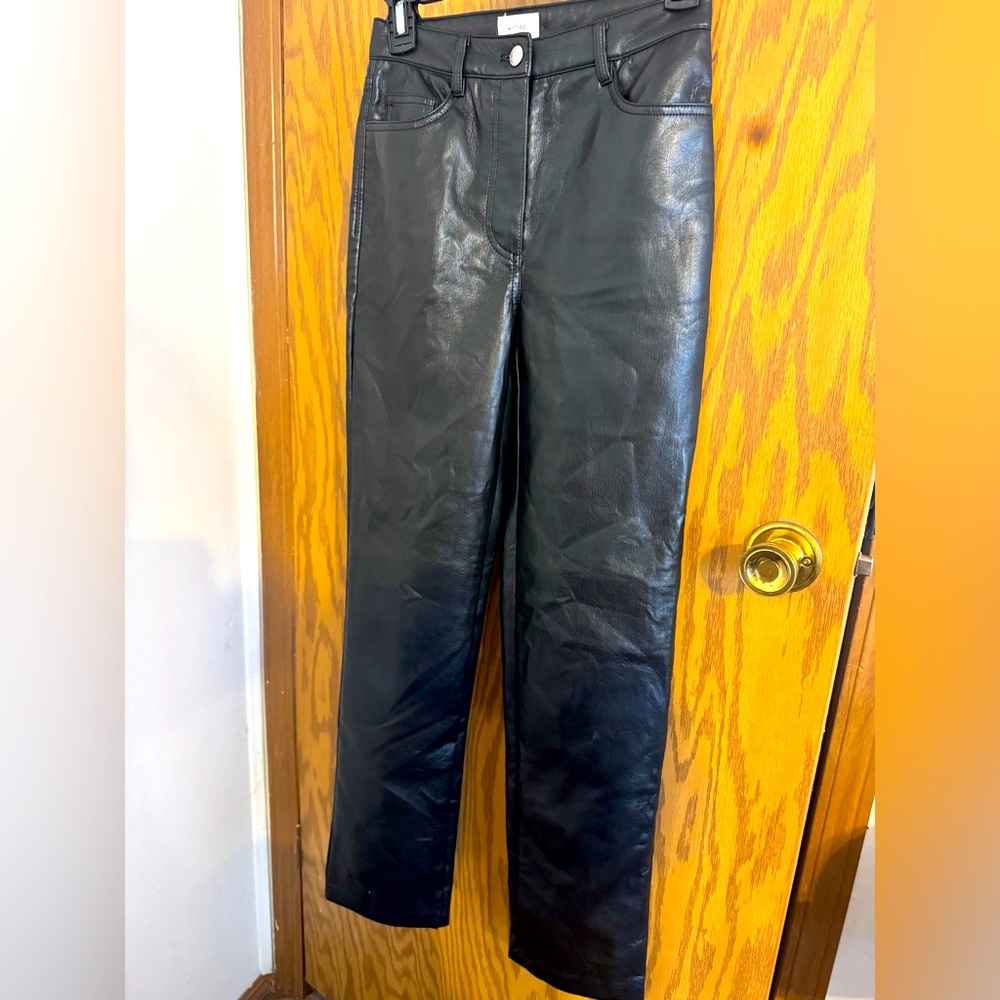 Woman’s Wilfred The Melina Leather pants Vegan . Black, Size 0.Straight Leg.